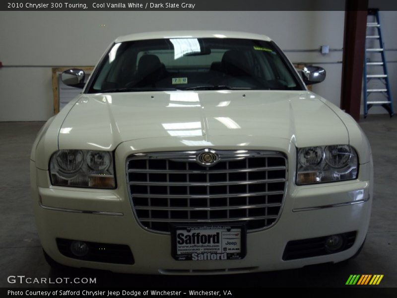 Cool Vanilla White / Dark Slate Gray 2010 Chrysler 300 Touring