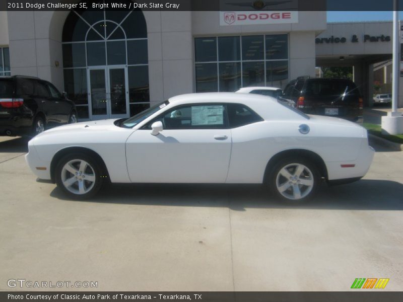 Bright White / Dark Slate Gray 2011 Dodge Challenger SE