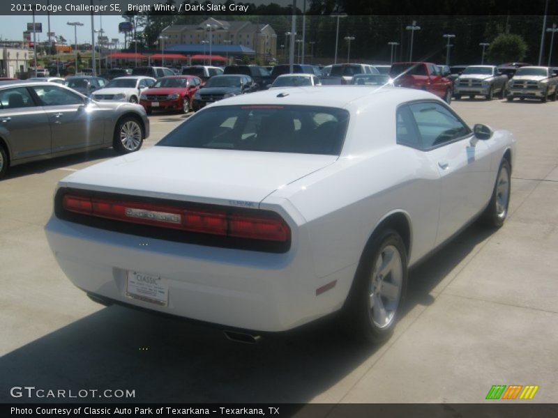 Bright White / Dark Slate Gray 2011 Dodge Challenger SE