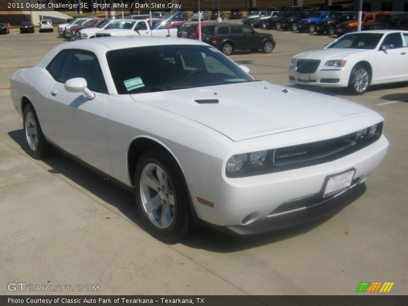 Bright White / Dark Slate Gray 2011 Dodge Challenger SE