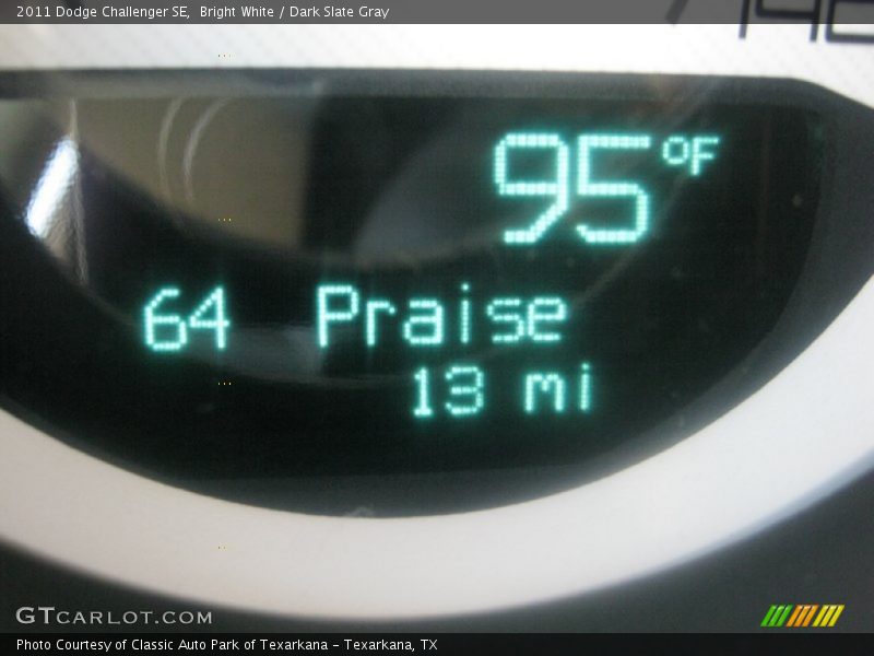Bright White / Dark Slate Gray 2011 Dodge Challenger SE