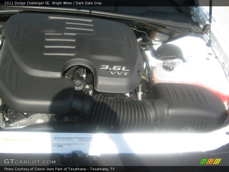 Bright White / Dark Slate Gray 2011 Dodge Challenger SE