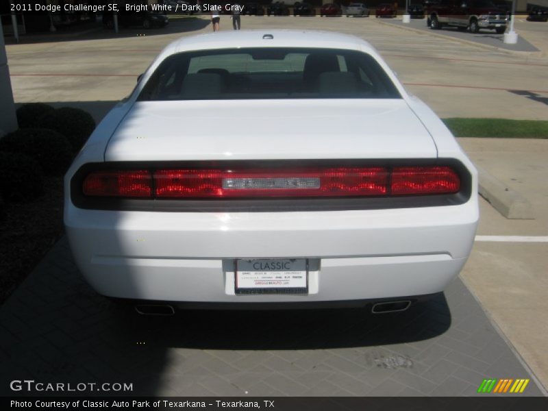 Bright White / Dark Slate Gray 2011 Dodge Challenger SE