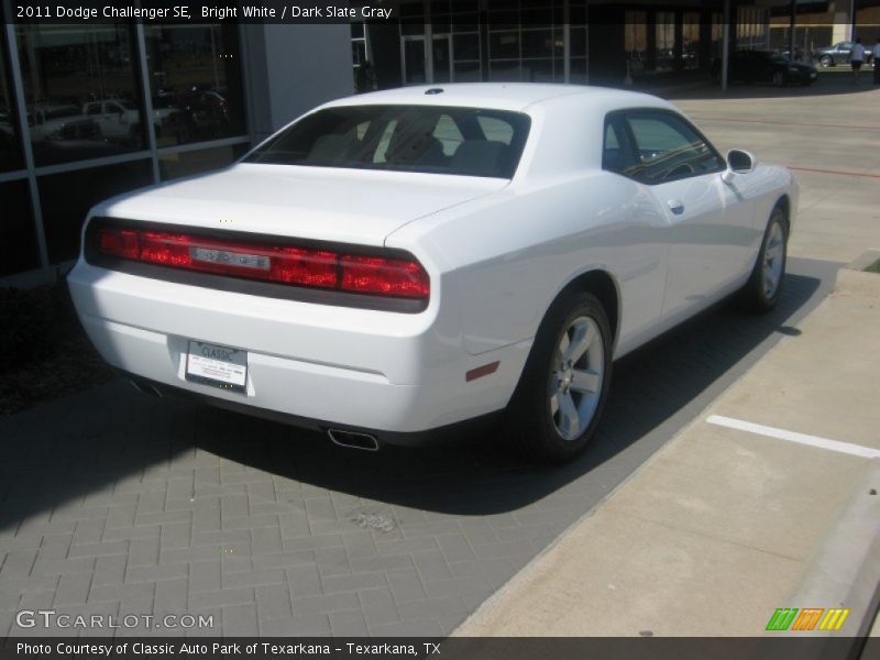 Bright White / Dark Slate Gray 2011 Dodge Challenger SE