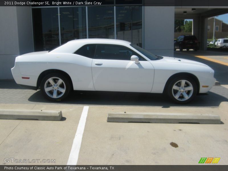 Bright White / Dark Slate Gray 2011 Dodge Challenger SE