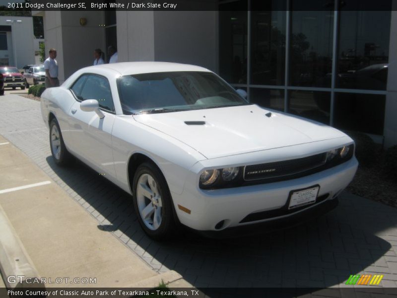 Bright White / Dark Slate Gray 2011 Dodge Challenger SE