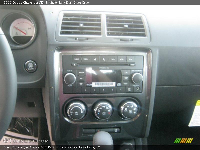 Bright White / Dark Slate Gray 2011 Dodge Challenger SE