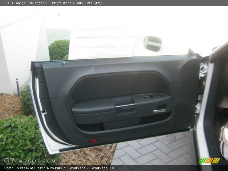 Bright White / Dark Slate Gray 2011 Dodge Challenger SE