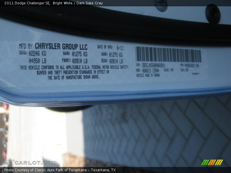 Bright White / Dark Slate Gray 2011 Dodge Challenger SE