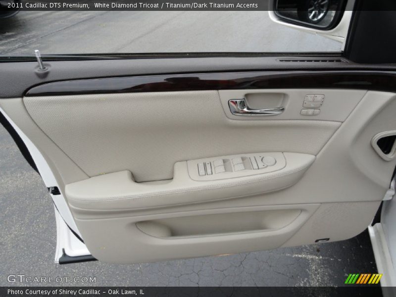 White Diamond Tricoat / Titanium/Dark Titanium Accents 2011 Cadillac DTS Premium