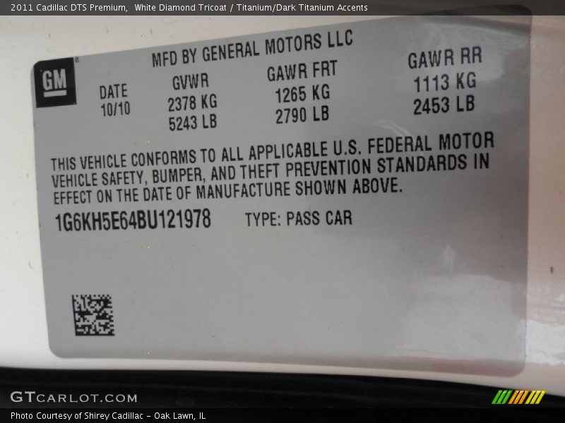 White Diamond Tricoat / Titanium/Dark Titanium Accents 2011 Cadillac DTS Premium