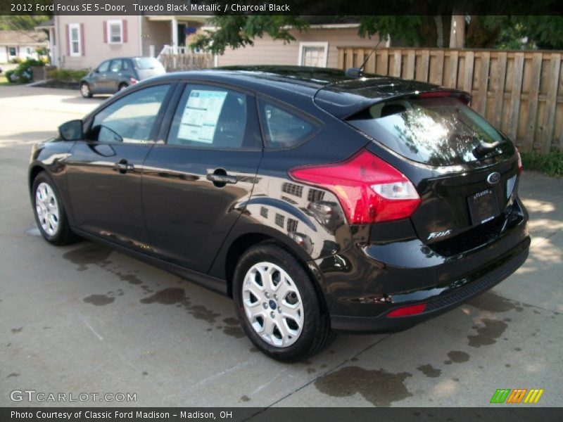 Tuxedo Black Metallic / Charcoal Black 2012 Ford Focus SE 5-Door