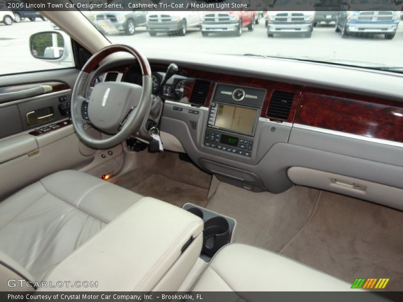  2006 Town Car Designer Series Medium Light Stone Interior
