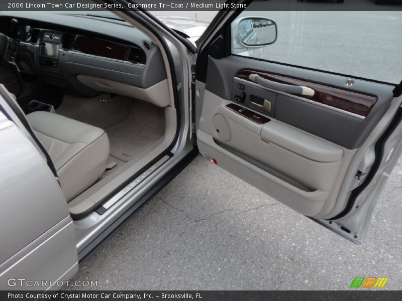 Door Panel of 2006 Town Car Designer Series