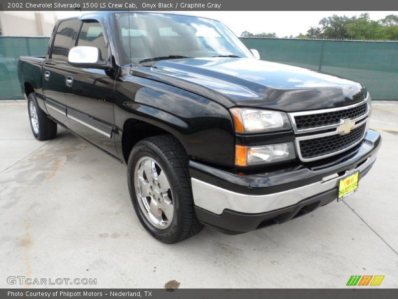 Onyx Black / Graphite Gray 2002 Chevrolet Silverado 1500 LS Crew Cab