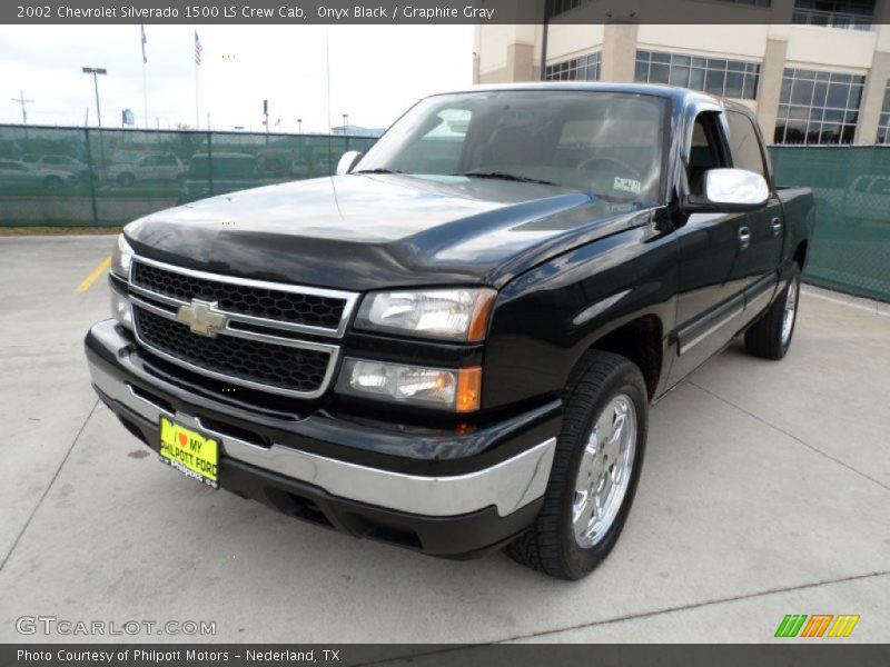 Onyx Black / Graphite Gray 2002 Chevrolet Silverado 1500 LS Crew Cab