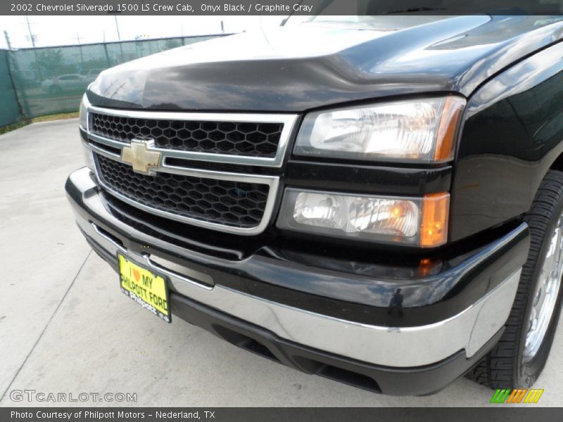 Onyx Black / Graphite Gray 2002 Chevrolet Silverado 1500 LS Crew Cab