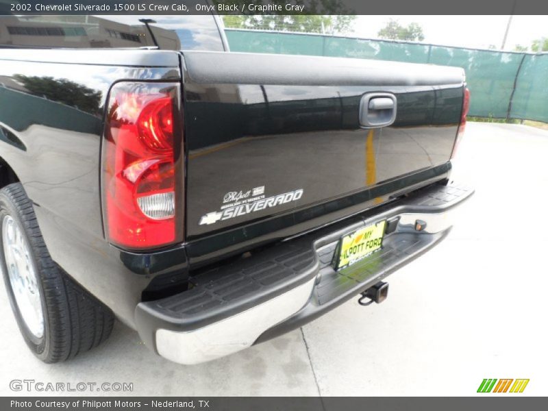 Onyx Black / Graphite Gray 2002 Chevrolet Silverado 1500 LS Crew Cab