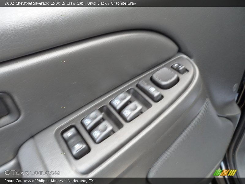Onyx Black / Graphite Gray 2002 Chevrolet Silverado 1500 LS Crew Cab