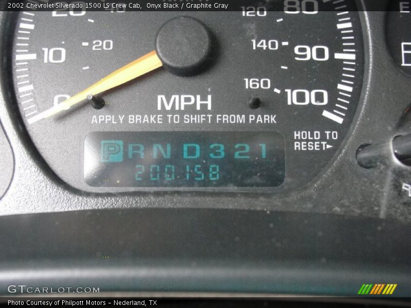 Onyx Black / Graphite Gray 2002 Chevrolet Silverado 1500 LS Crew Cab