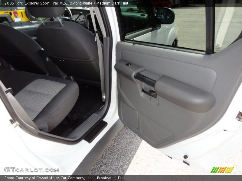 Oxford White / Medium Dark Flint 2005 Ford Explorer Sport Trac XLS