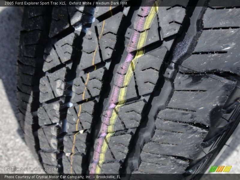 Oxford White / Medium Dark Flint 2005 Ford Explorer Sport Trac XLS