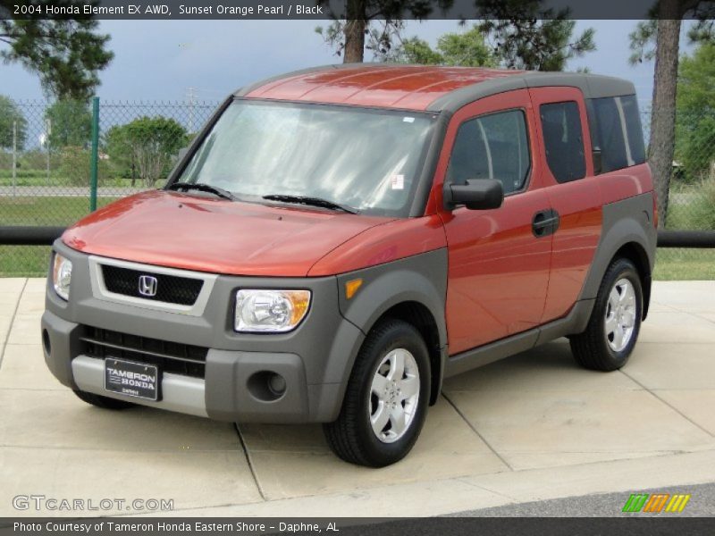 Front 3/4 View of 2004 Element EX AWD