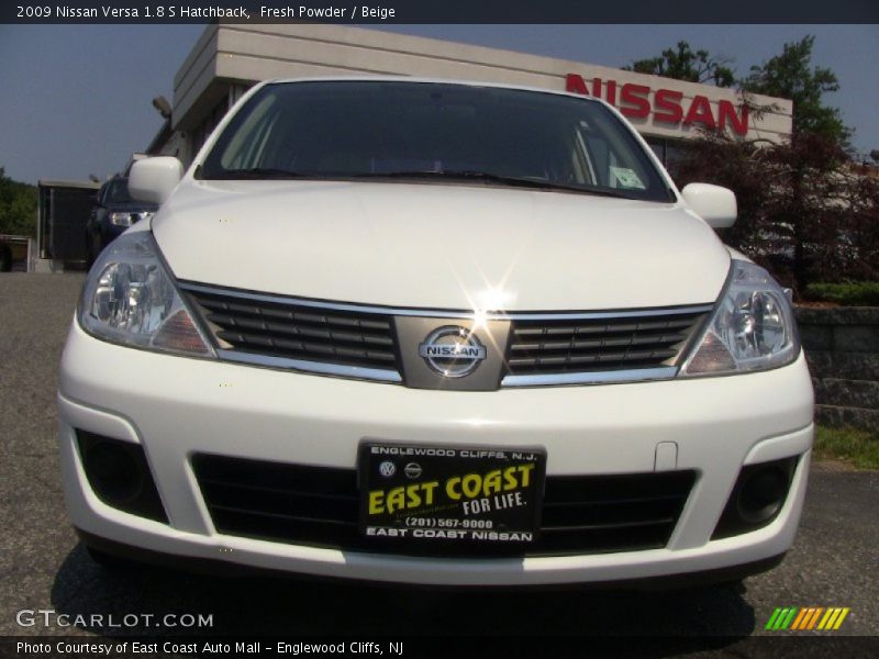 Fresh Powder / Beige 2009 Nissan Versa 1.8 S Hatchback