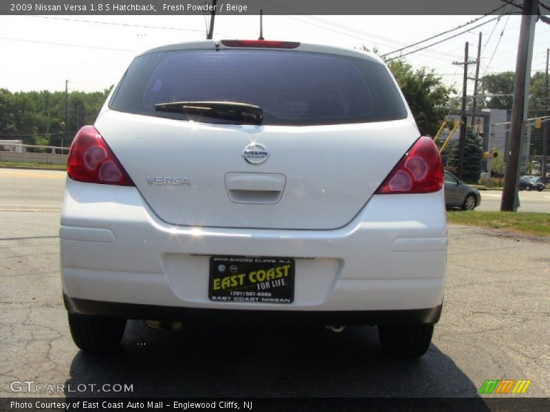 Fresh Powder / Beige 2009 Nissan Versa 1.8 S Hatchback