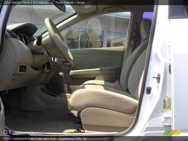 Fresh Powder / Beige 2009 Nissan Versa 1.8 S Hatchback