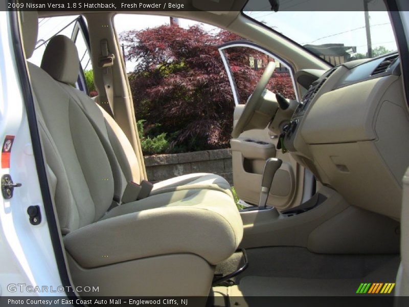 Fresh Powder / Beige 2009 Nissan Versa 1.8 S Hatchback