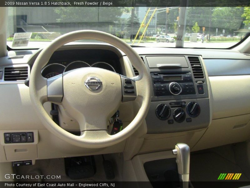 Fresh Powder / Beige 2009 Nissan Versa 1.8 S Hatchback