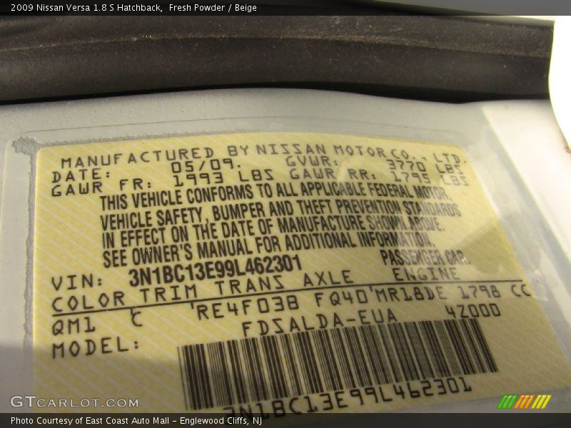 Fresh Powder / Beige 2009 Nissan Versa 1.8 S Hatchback