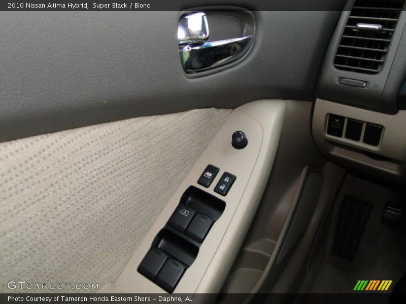 Controls of 2010 Altima Hybrid