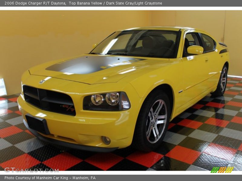 Front 3/4 View of 2006 Charger R/T Daytona