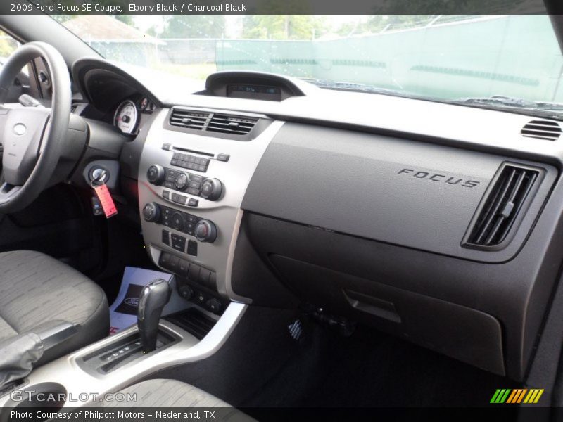 Ebony Black / Charcoal Black 2009 Ford Focus SE Coupe