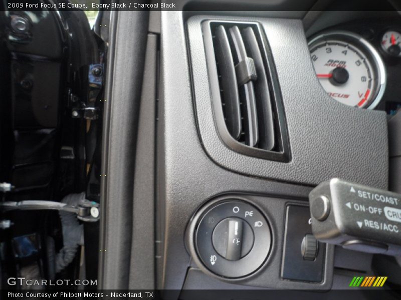 Ebony Black / Charcoal Black 2009 Ford Focus SE Coupe