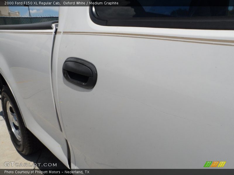 Oxford White / Medium Graphite 2000 Ford F150 XL Regular Cab