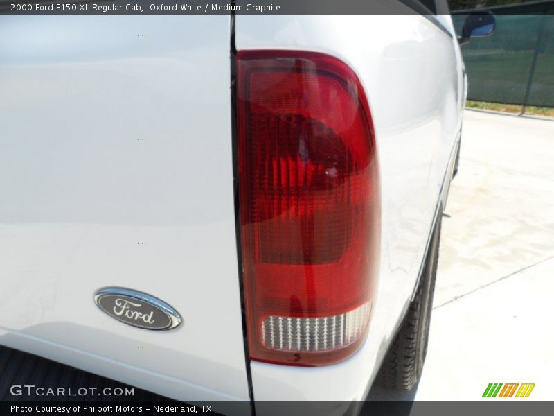 Oxford White / Medium Graphite 2000 Ford F150 XL Regular Cab