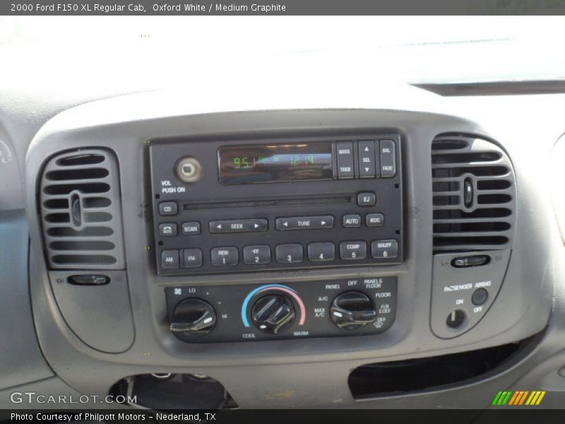 Controls of 2000 F150 XL Regular Cab