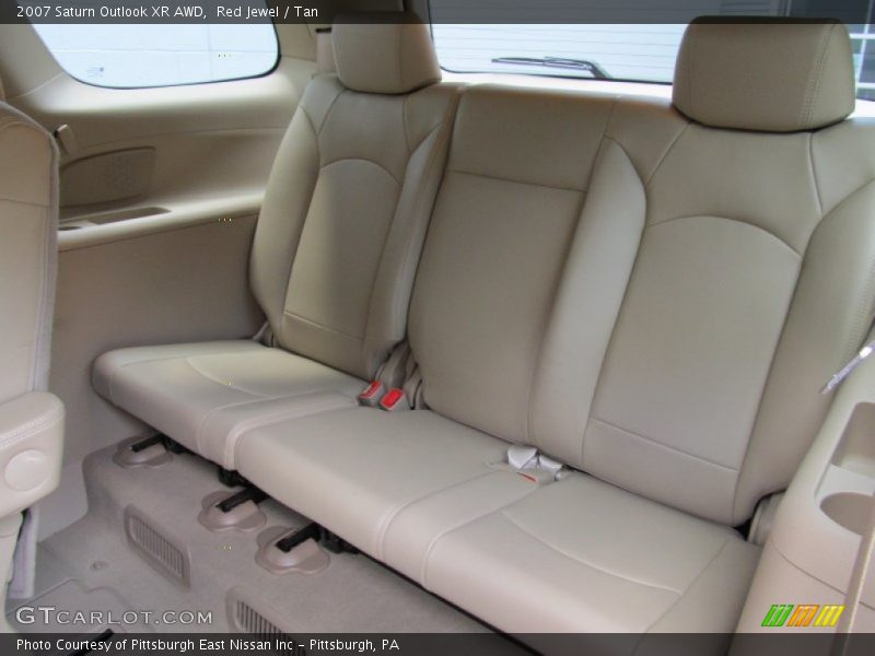  2007 Outlook XR AWD Tan Interior