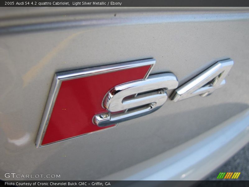  2005 S4 4.2 quattro Cabriolet Logo