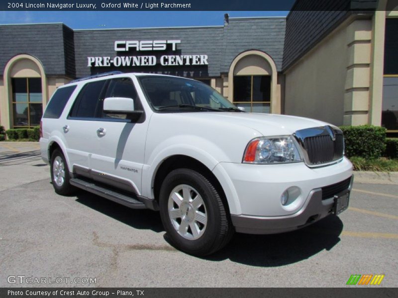 Oxford White / Light Parchment 2004 Lincoln Navigator Luxury