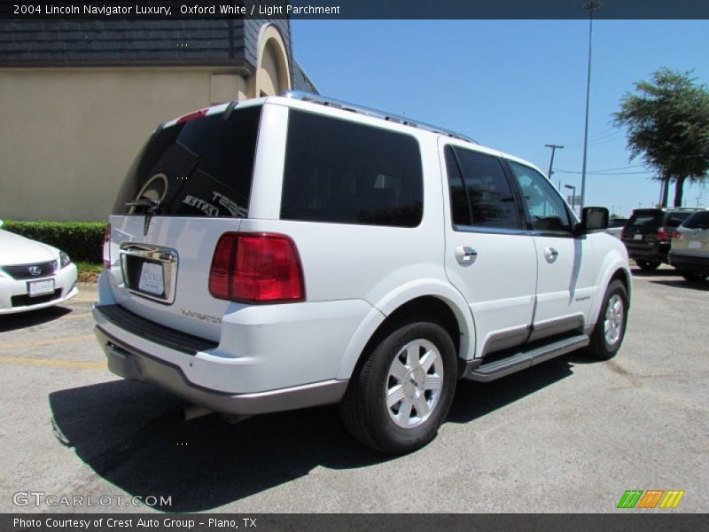 Oxford White / Light Parchment 2004 Lincoln Navigator Luxury