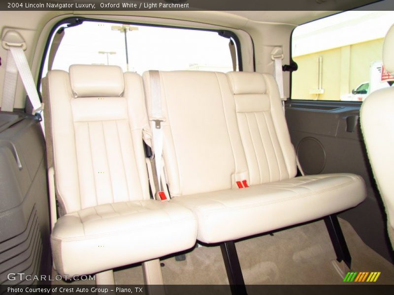 Oxford White / Light Parchment 2004 Lincoln Navigator Luxury