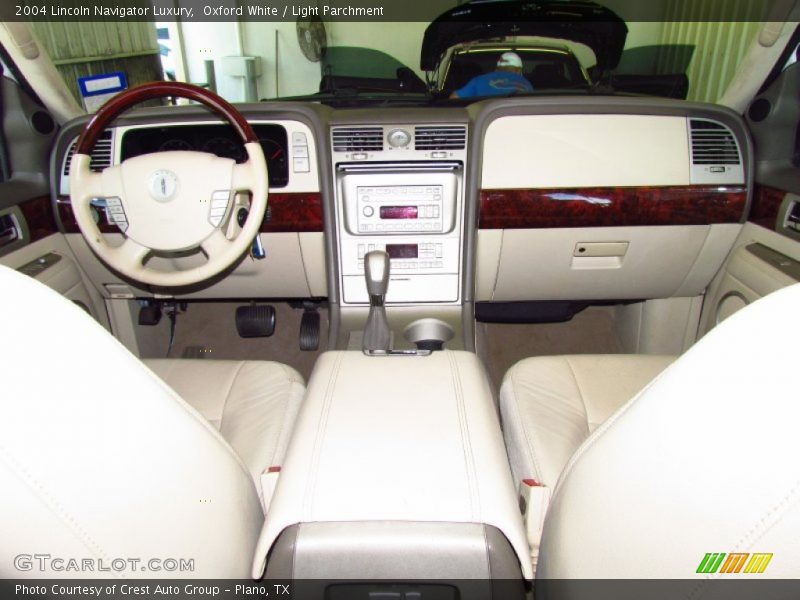 Oxford White / Light Parchment 2004 Lincoln Navigator Luxury
