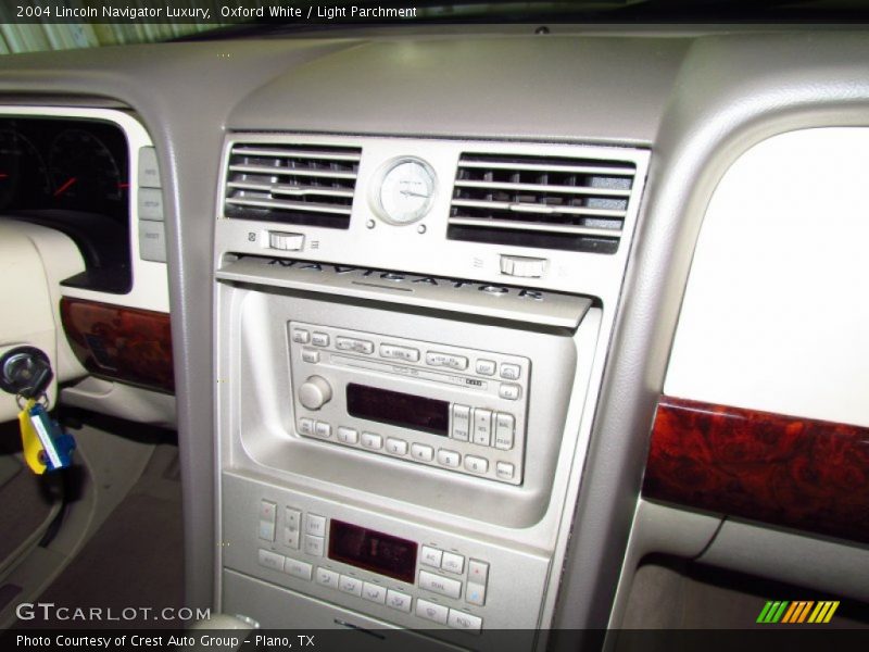Oxford White / Light Parchment 2004 Lincoln Navigator Luxury
