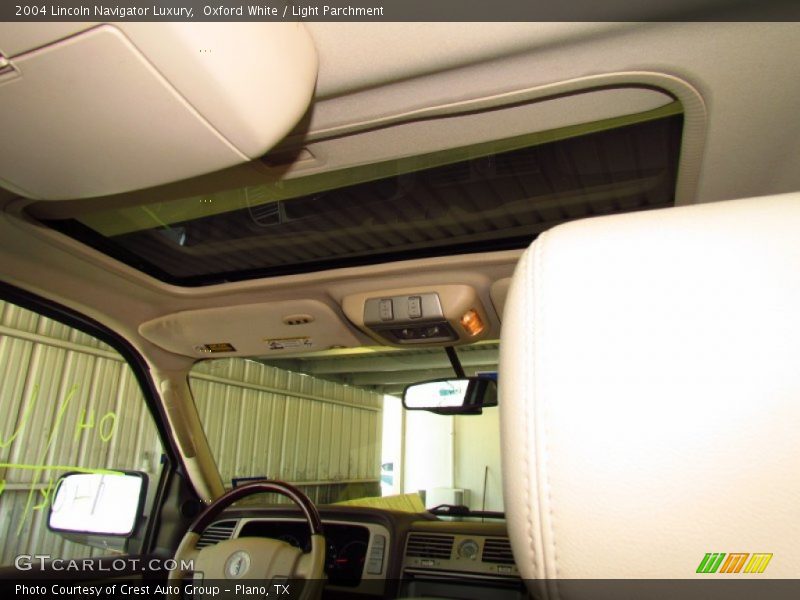 Oxford White / Light Parchment 2004 Lincoln Navigator Luxury