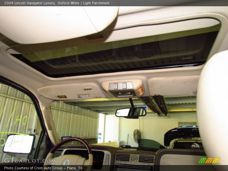Oxford White / Light Parchment 2004 Lincoln Navigator Luxury