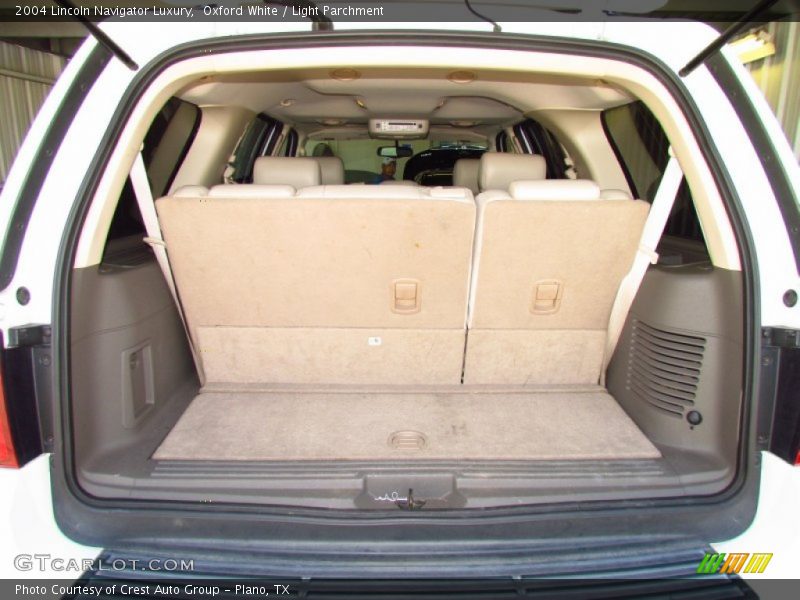 Oxford White / Light Parchment 2004 Lincoln Navigator Luxury
